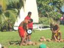 Heiva,m17.7.2016, kokosnødder skrælles: Tahiti ved muséet